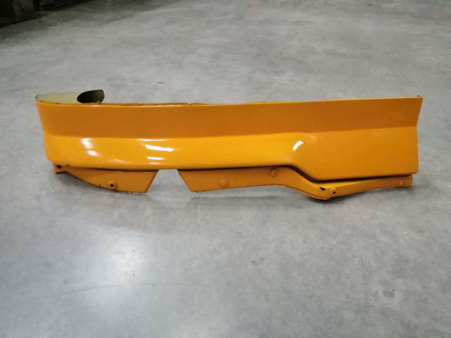 Накладка бампера верхняя правая F2000